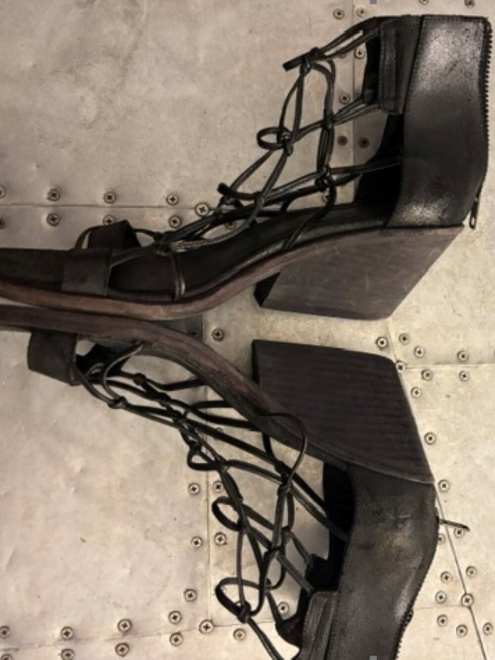 LD TUTTLE STRAPPY HEELED SANDALS